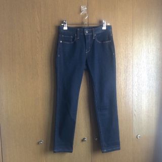 ジーユー(GU)のスキニー ローライズ クロップド ジーンズ👖(デニム/ジーンズ)