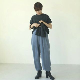 トゥデイフル(TODAYFUL)のTODAYFUL　トゥデイフル　ヴィンテージサテンタックパンツ(カジュアルパンツ)