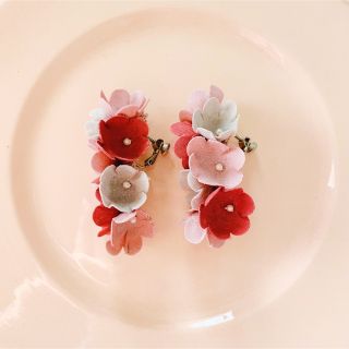 ビュルデサボン(bulle de savon)の【ビュルデサボン】布花イヤリング(イヤリング)