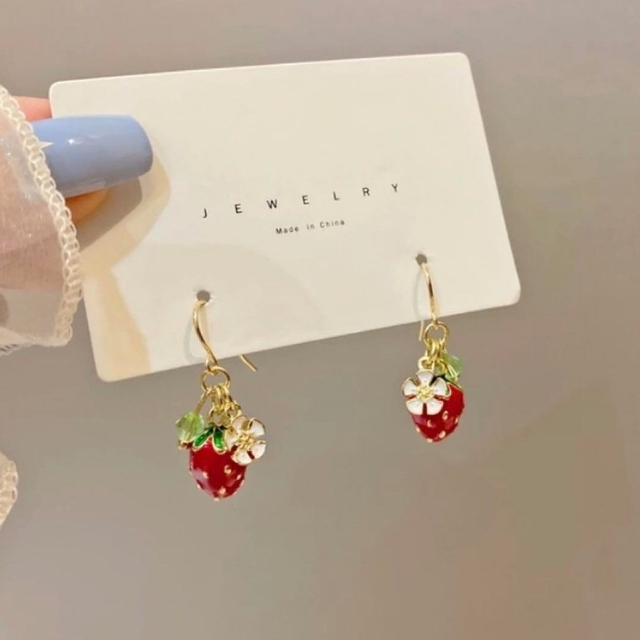 ストロベリー フックピアス ミュウミュウ | gulatilaw.com
