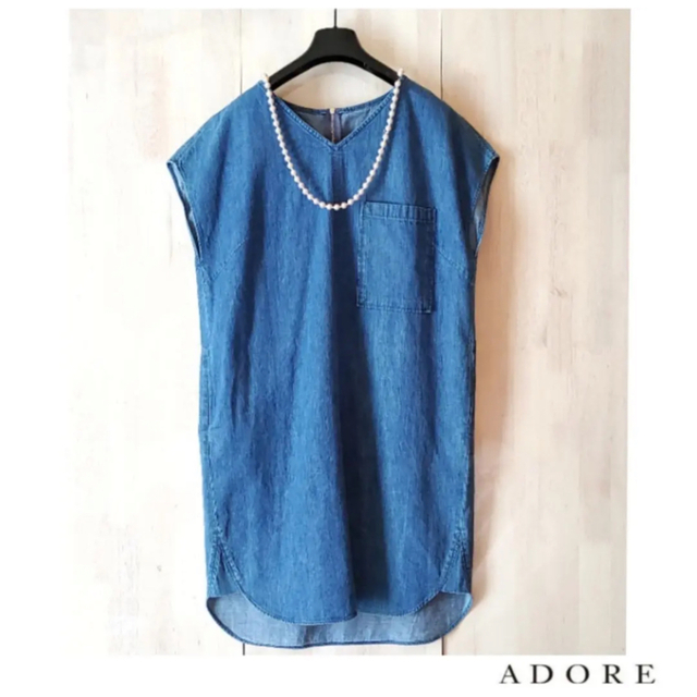 ADORE(アドーア)の◆幻◆ 新品 定価3.8万円 ADORE　VERY掲載　ライトデニムワンピース レディースのワンピース(ひざ丈ワンピース)の商品写真