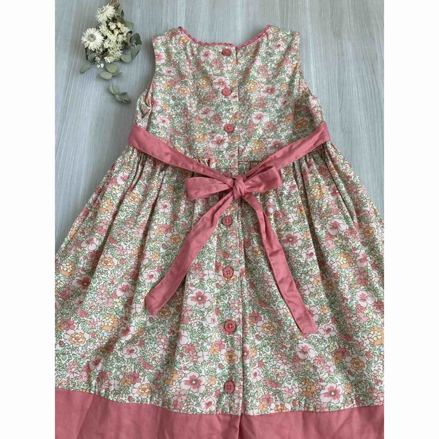 OshKosh(オシュコシュ)の【極美品】　オシュコシュ　花柄ワンピース キッズ/ベビー/マタニティのキッズ服女の子用(90cm~)(ワンピース)の商品写真