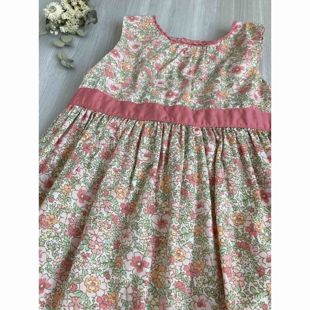 OshKosh(オシュコシュ)の【極美品】　オシュコシュ　花柄ワンピース キッズ/ベビー/マタニティのキッズ服女の子用(90cm~)(ワンピース)の商品写真