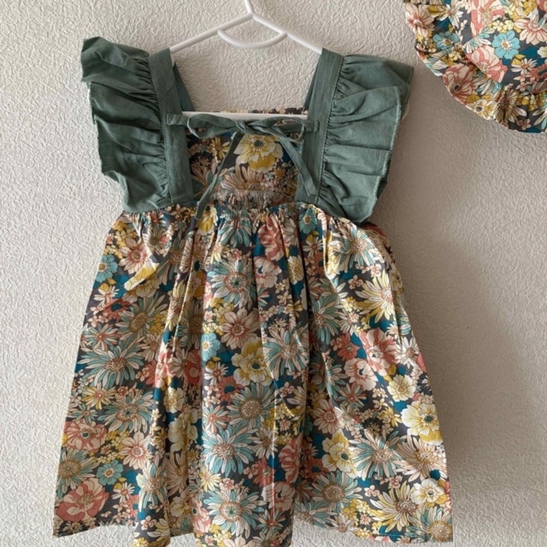 【新品】　ワンピース　花柄　女の子　90 リゾート　帽子付き キッズ/ベビー/マタニティのキッズ服女の子用(90cm~)(ワンピース)の商品写真