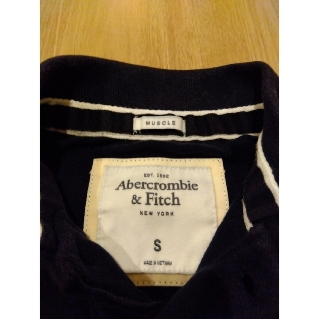 Abercrombie&Fitch(アバクロンビーアンドフィッチ)のアバクロ  ポロシャツ　muscle 　半袖S ブラック メンズのトップス(ポロシャツ)の商品写真