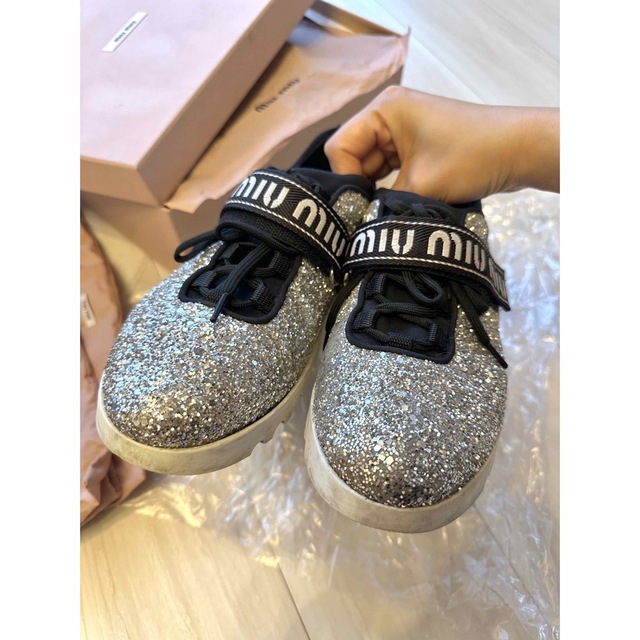 miumiu(ミュウミュウ)のミュウミュウMIU MIU♡グリッタースニーカー レディースの靴/シューズ(スニーカー)の商品写真