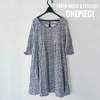 アースミュージックアンドエコロジー(earth music & ecology)のearth music&ecology　アースミュージック　花柄ワンピース　小花(ミニワンピース)
