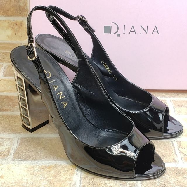 DIANA - ダイアナ ☆ エナメルレザー ビジューヒール サンダル DIANA - ダイアナ ☆ エナメルレザー ビジューヒール サンダル