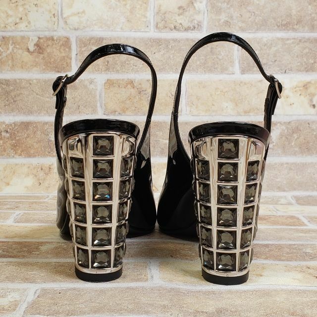 DIANA(ダイアナ)のダイアナ ☆ エナメルレザー ビジューヒール サンダル 23.5 日本製 黒 レディースの靴/シューズ(サンダル)の商品写真