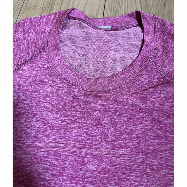 lululemon(ルルレモン)のルルレモン　lululemon Tシャツ　6  Short Sleeve スポーツ/アウトドアのトレーニング/エクササイズ(ヨガ)の商品写真