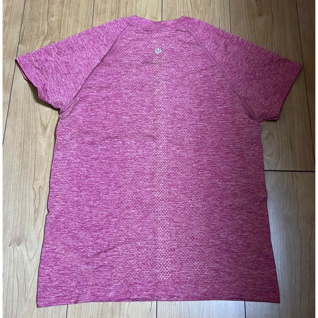 lululemon(ルルレモン)のルルレモン　lululemon Tシャツ　6  Short Sleeve スポーツ/アウトドアのトレーニング/エクササイズ(ヨガ)の商品写真