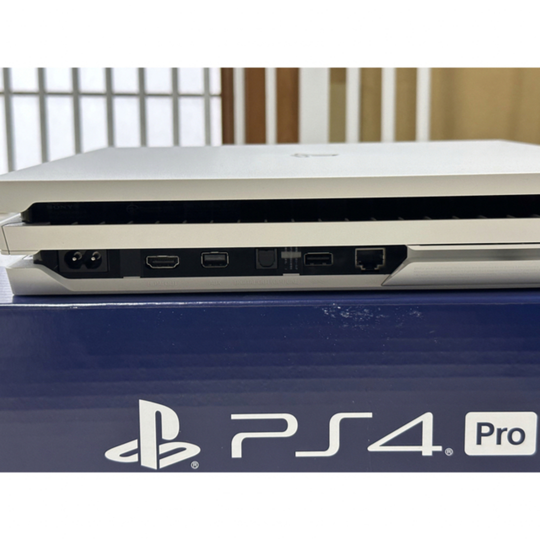 PlayStation4(プレイステーション4)のPS4 Pro 1TB 10.50 おまけ付き エンタメ/ホビーのゲームソフト/ゲーム機本体(家庭用ゲーム機本体)の商品写真