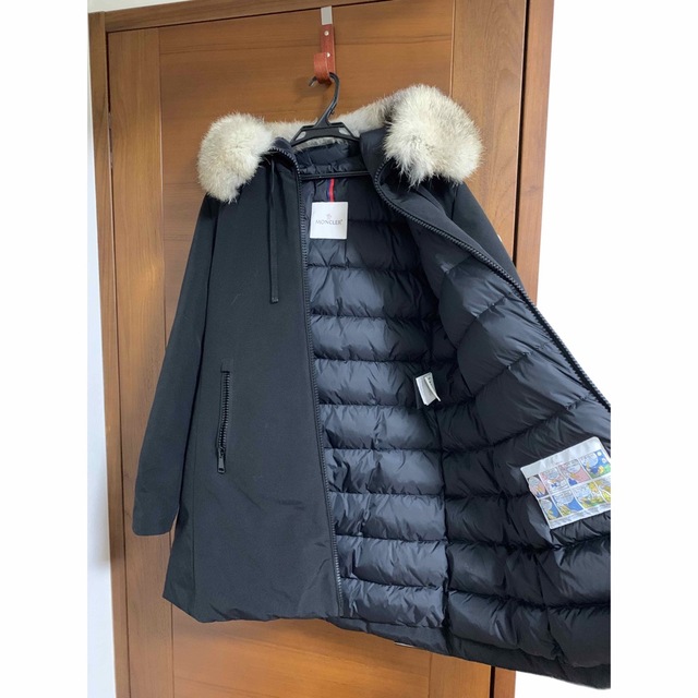 MONCLER(モンクレール)の美品　モンクレール　bartramifur 黒　3 moncler ファー レディースのジャケット/アウター(ダウンジャケット)の商品写真