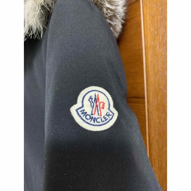 MONCLER(モンクレール)の美品　モンクレール　bartramifur 黒　3 moncler ファー レディースのジャケット/アウター(ダウンジャケット)の商品写真