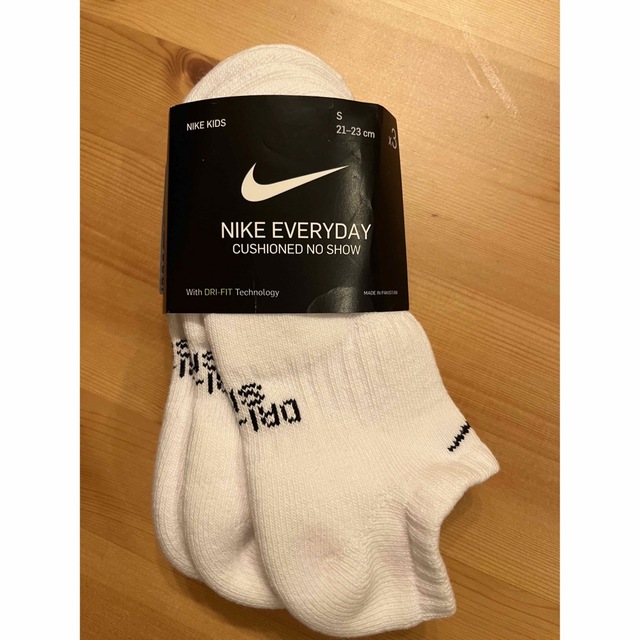 NIKE(ナイキ)の新品未使用　NIKE 靴下 レディースのレッグウェア(ソックス)の商品写真