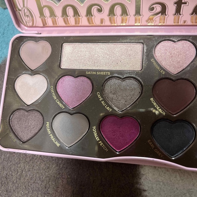 Too Faced(トゥフェイス)の【Too Faced】チョコレート ボンボン アイシャドウ パレット コスメ/美容のベースメイク/化粧品(アイシャドウ)の商品写真