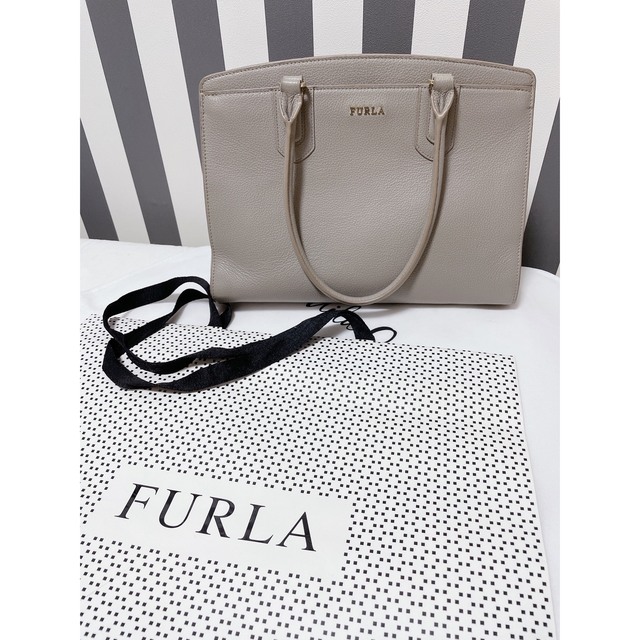 FURLA フルラ　トートバッグ　ビジネスバッグ　通勤用　グレージュカラー