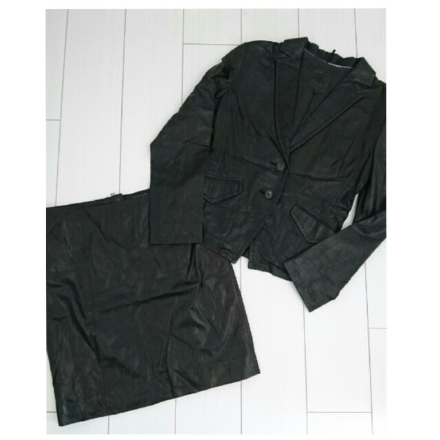 Banana Republic(バナナリパブリック)のバナナリパブリック 黒本革ラムレザースーツ シワ加工 M レディースのフォーマル/ドレス(スーツ)の商品写真