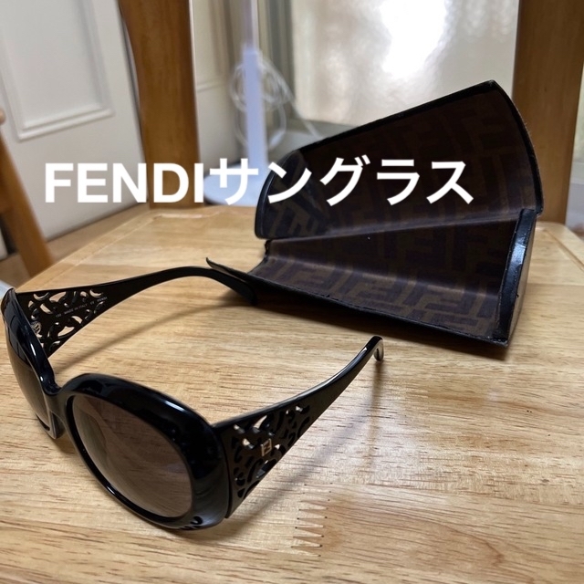 FENDI - FENDI。フレーム透し模様入りが美しく、とてもエレガント。サイドロゴ入り。の通販 by 小花's shop｜フェンディならラクマ