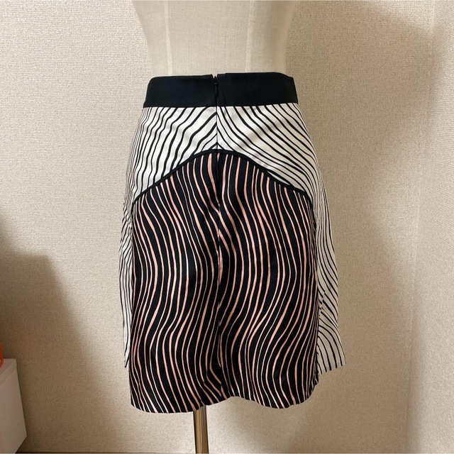 3.1 Phillip Lim(スリーワンフィリップリム)の新品  3・1 フィリップリム ゼブラ柄スカート レディースのスカート(ひざ丈スカート)の商品写真