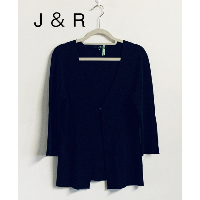 J&R(ジェイアンドアール)のJ&R 黒　カーディガン レディースのトップス(カーディガン)の商品写真