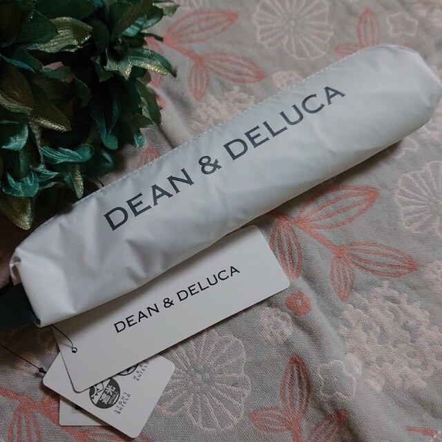 DEAN & DELUCA(ディーンアンドデルーカ)の【DEAN&DELUCA】晴雨兼用★折り畳み傘♪ホワイト レディースのファッション小物(傘)の商品写真