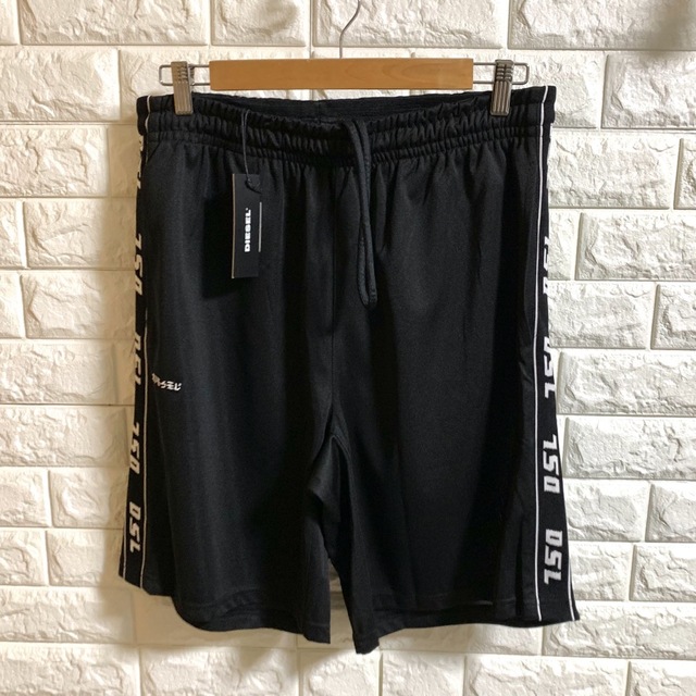 DIESEL(ディーゼル)の【新品】DIESEL ディーゼル／サイドライン ナイロンハーフパンツ L メンズのパンツ(ショートパンツ)の商品写真