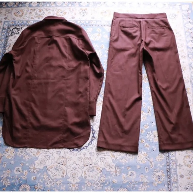 JOHN LAWRENCE SULLIVAN(ジョンローレンスサリバン)のLE FOYER ロングシャツ スラックス セットアップ メンズのスーツ(セットアップ)の商品写真