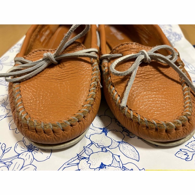 Minnetonka(ミネトンカ)のミネトンカ　モカシン　ローファー　オレンジ　24cm レディースの靴/シューズ(スリッポン/モカシン)の商品写真