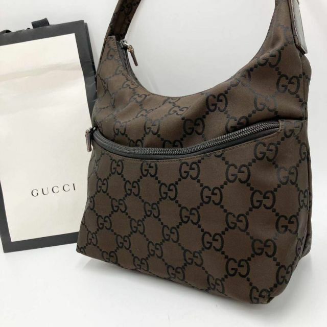 Gucci - グッチ ワンショルダーバッグ ナイロン デカGG柄 本革レザー ブラウン 大容量の通販 by スイカ's shop｜グッチならラクマ