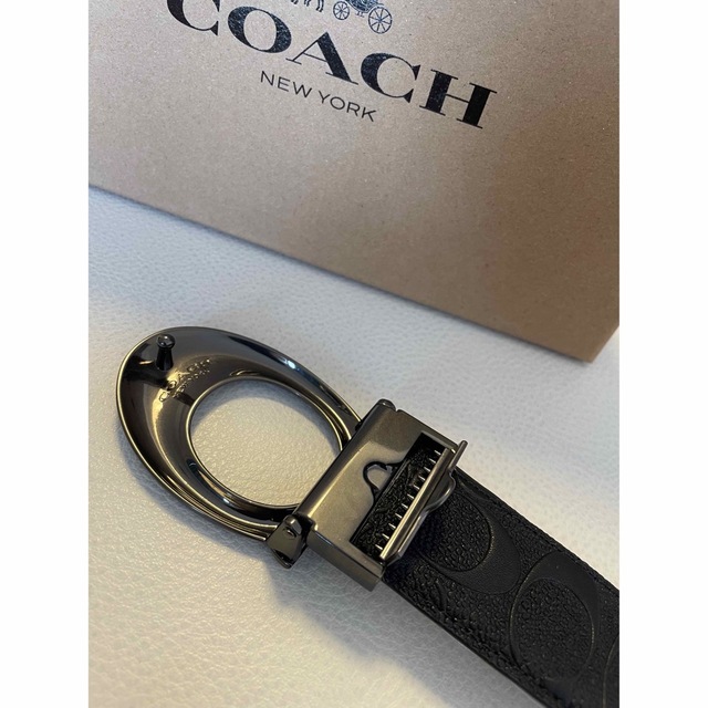 COACH(コーチ)の限定価格！新品正規品coachコーチスカルプテッドシグネチャーフリーサイズベルト メンズのファッション小物(ベルト)の商品写真