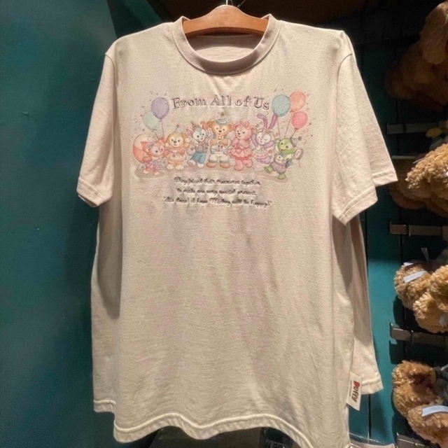 Disney(ディズニー)の【タグ付未使用】フロムオールオブアス　Tシャツ　東京ディズニーリゾート　40周年 エンタメ/ホビーのおもちゃ/ぬいぐるみ(キャラクターグッズ)の商品写真