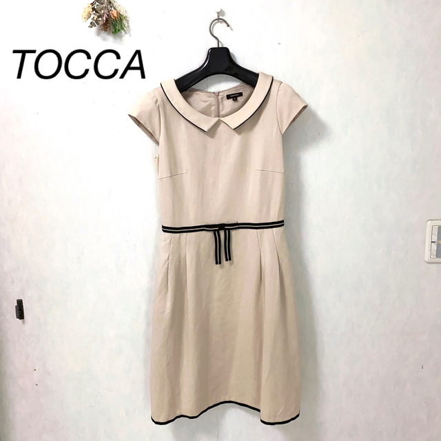 TOCCA(トッカ)のtocca キレイめベージュ　膝丈ワンピース レディースのワンピース(ひざ丈ワンピース)の商品写真