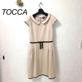 トッカ(TOCCA)のtocca キレイめベージュ　膝丈ワンピース(ひざ丈ワンピース)