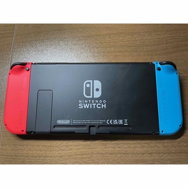 Nintendo Switch(ニンテンドースイッチ)のニンテンドー　Switch 本体　ネオンブルー/レッド　256GBSDカード付き エンタメ/ホビーのゲームソフト/ゲーム機本体(携帯用ゲーム機本体)の商品写真