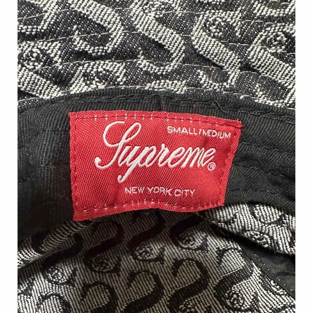 Supreme(シュプリーム)のSupreme Monogram Denim Crusher S/M メンズの帽子(ハット)の商品写真