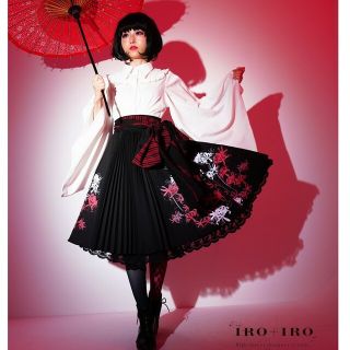 フェイバリット(Favorite)の彼岸花プリントスカート(ひざ丈スカート)