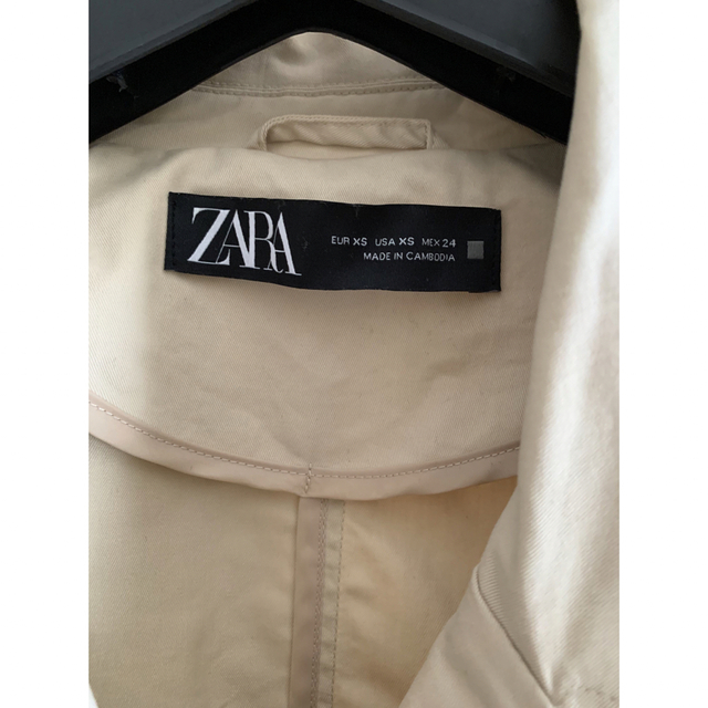 ZARA(ザラ)の美品　クロップドダブルブレストジャケット　ZARA レディースのジャケット/アウター(トレンチコート)の商品写真