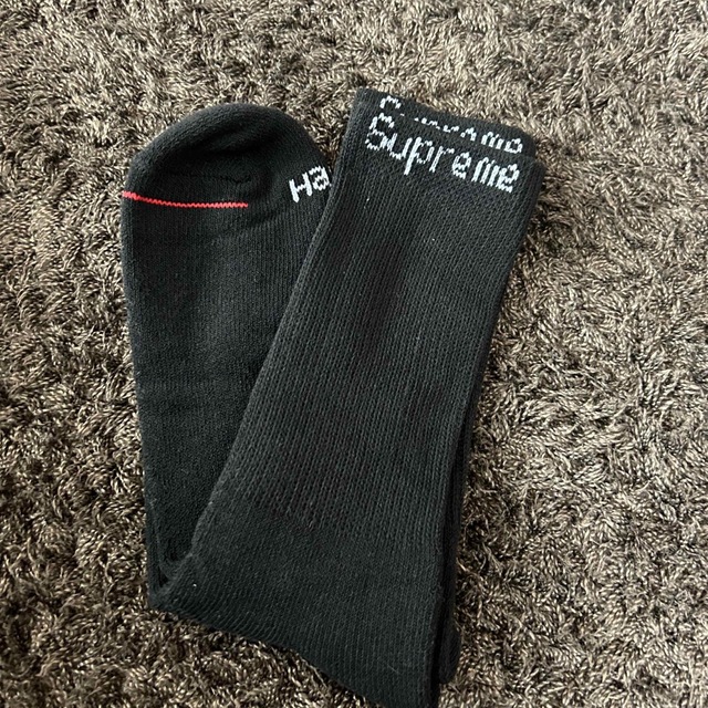 Supreme(シュプリーム)の人気商品　SUPREME SOCKS メンズのレッグウェア(ソックス)の商品写真