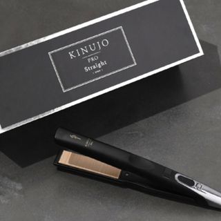 キヌジョ(KINUJO)のKINUJO プロストレートアイロン KP001(ヘアアイロン)