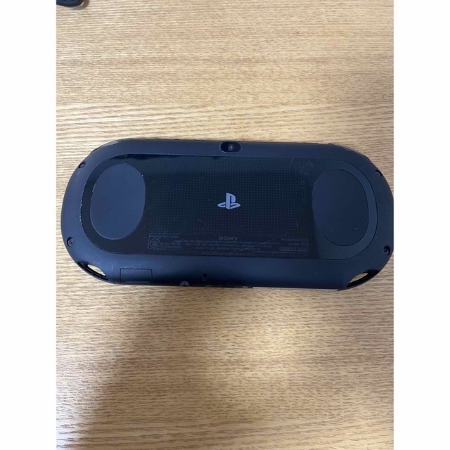 PlayStation Vita(プレイステーションヴィータ)のPlayStation®Vita（PCH-2000シリーズ）Wi-Fiモデル … エンタメ/ホビーのゲームソフト/ゲーム機本体(携帯用ゲーム機本体)の商品写真