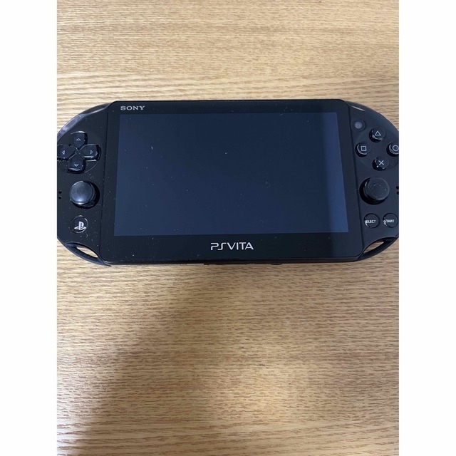 PlayStation Vita(プレイステーションヴィータ)のPlayStation®Vita（PCH-2000シリーズ）Wi-Fiモデル … エンタメ/ホビーのゲームソフト/ゲーム機本体(携帯用ゲーム機本体)の商品写真