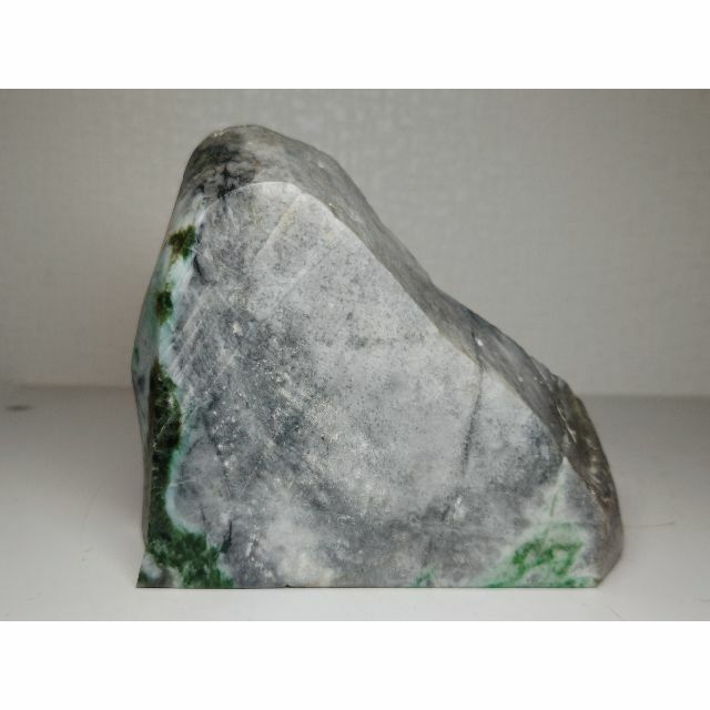 白灰緑 1.5kg 翡翠 ヒスイ 翡翠原石 原石 鉱物 鑑賞石 自然石 誕生石
