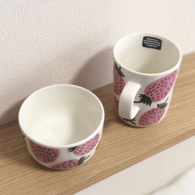 marimekko(マリメッコ)のマリメッコ 【marimekko】マグカップ・ミニボウル🍓マンシッカ・いちご柄 インテリア/住まい/日用品のキッチン/食器(食器)の商品写真