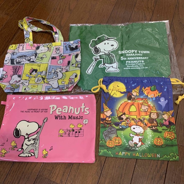 PEANUTS(ピーナッツ)のSNOOPY スヌーピー / まとめ売り グッズ 18点 / PEANUTS エンタメ/ホビーのおもちゃ/ぬいぐるみ(キャラクターグッズ)の商品写真