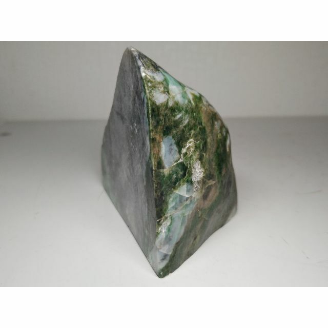 白灰緑  翡翠 ヒスイ 翡翠原石 原石 鉱物 鑑賞石 自然石 誕生石の