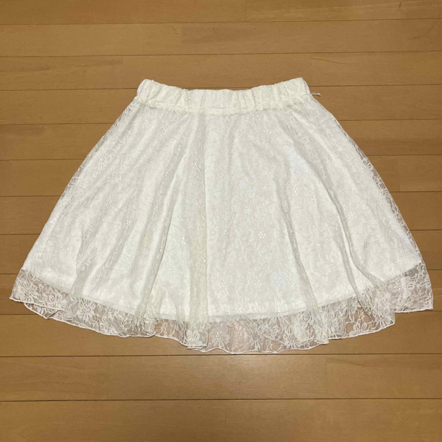 A HAPPY MARILYN(ハッピーマリリン)のレーススカート　ホワイト　花柄 レディースのスカート(ひざ丈スカート)の商品写真
