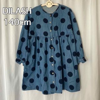 ディラッシュ(DILASH)のDILASH ドット柄デニム前開きワンピース 140cm(ワンピース)