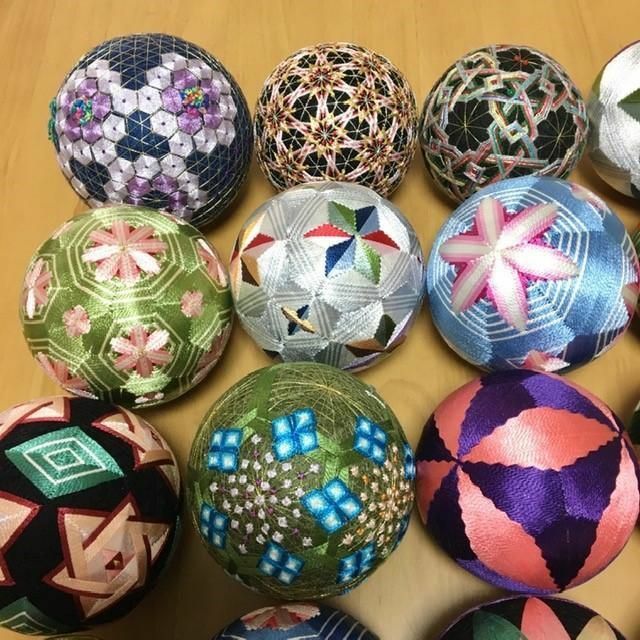 【美品】手作り　手毬　23個セット　ハンドメイド　置台8個つき生地/糸