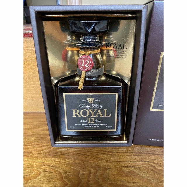 サントリー(サントリー)のSUNTORY WHISKY ROYAL 12年 700ml 食品/飲料/酒の酒(ウイスキー)の商品写真